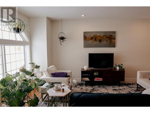 1729 109 Avenue, Dawson Creek, BC - Indoor Photo Showing Living Room