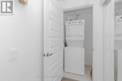 303 - 95 Dundas Street W, Oakville, ON - Indoor Photo Showing Laundry Room