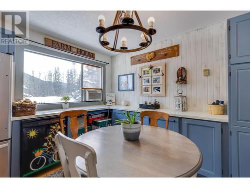 17165 E Perry Road, Prince George, BC - Indoor Photo Showing Dining Room