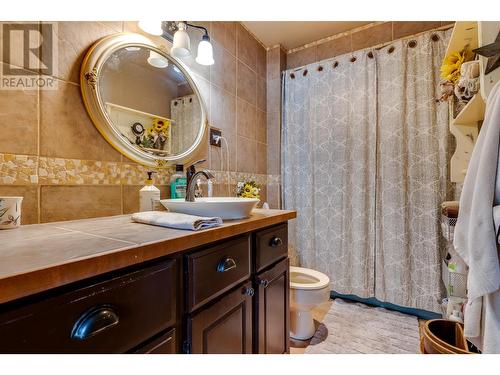 17165 E Perry Road, Prince George, BC - Indoor Photo Showing Bathroom