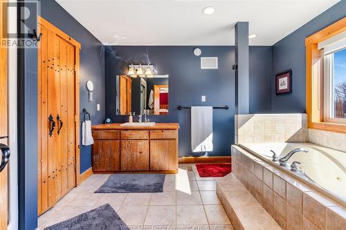 1831 Road 4 W, Kingsville, ON - Indoor Photo Showing Bathroom