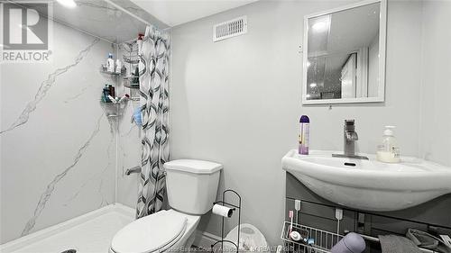 211 Josephine, Windsor, ON - Indoor Photo Showing Bathroom