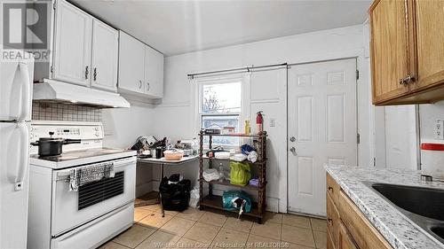 211 Josephine, Windsor, ON - Indoor Photo Showing Kitchen