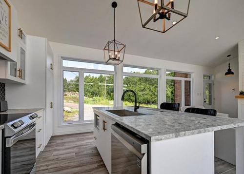 Cuisine - 7007 Rue Champlain, Wentworth-Nord, QC - Indoor Photo Showing Kitchen With Upgraded Kitchen