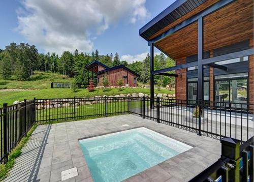 Pool - 7007 Rue Champlain, Wentworth-Nord, QC - Outdoor With In Ground Pool