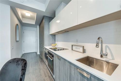 50 Charles Street E|Unit #4008, Toronto, ON - Indoor Photo Showing Kitchen With Upgraded Kitchen