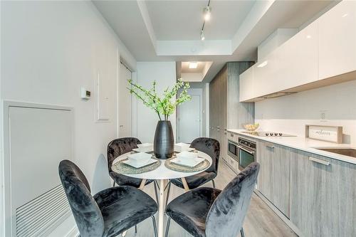 50 Charles Street E|Unit #4008, Toronto, ON - Indoor Photo Showing Dining Room
