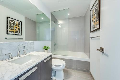 50 Charles Street E|Unit #4008, Toronto, ON - Indoor Photo Showing Bathroom