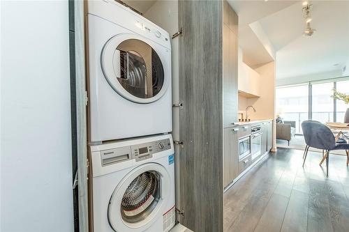 50 Charles Street E|Unit #4008, Toronto, ON - Indoor Photo Showing Laundry Room