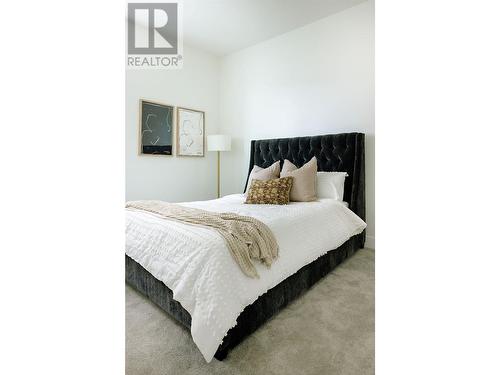1050 Emslie Street, Kelowna, BC - Indoor Photo Showing Bedroom