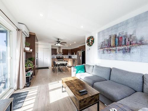 Dwelling - 226 Rg Kempt, Mont-Saint-Grégoire, QC - Indoor Photo Showing Living Room