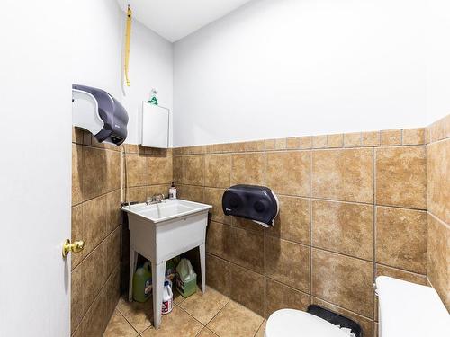 Powder room - 1683 Rue Bellerive, Saint-Jean-Sur-Richelieu, QC - Indoor Photo Showing Bathroom