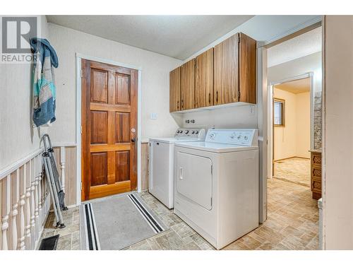 128 Dauphin Place, Penticton, BC - Indoor Photo Showing Laundry Room