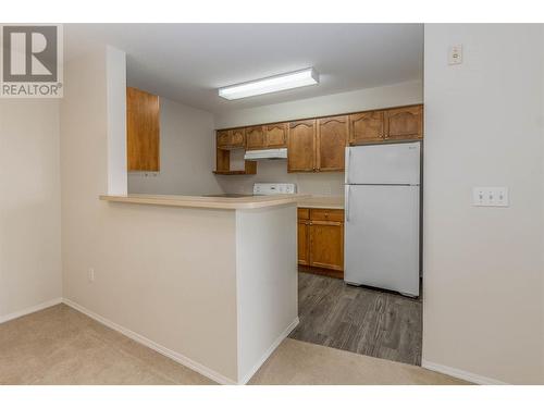 640 3 Street Sw Unit# 301, Salmon Arm, BC - Indoor Photo Showing Kitchen