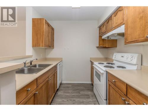 640 3 Street Sw Unit# 301, Salmon Arm, BC - Indoor Photo Showing Kitchen With Double Sink