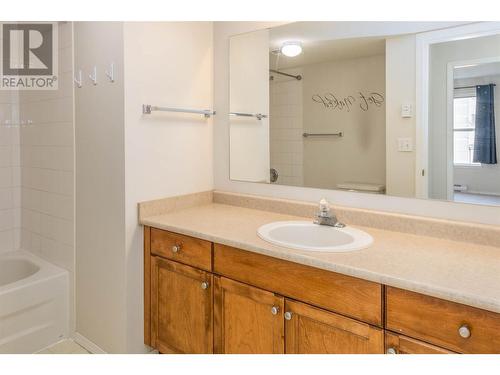 640 3 Street Sw Unit# 301, Salmon Arm, BC - Indoor Photo Showing Bathroom