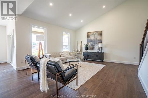 128 Landings Pass, Chatham, ON - Indoor Photo Showing Living Room