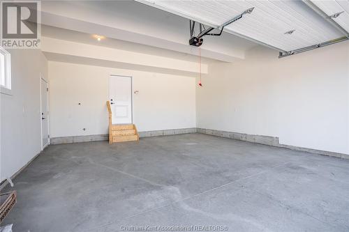128 Landings Pass, Chatham, ON - Indoor Photo Showing Garage