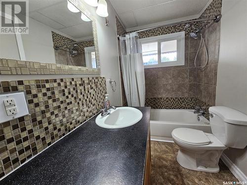 419 Annable Street, Herbert, SK - Indoor Photo Showing Bathroom