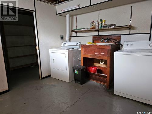 419 Annable Street, Herbert, SK - Indoor Photo Showing Laundry Room