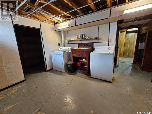 419 Annable Street, Herbert, SK - Indoor Photo Showing Laundry Room