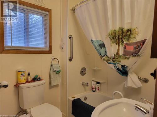 1232 Twin Lakes Road A, New Liskeard, ON - Indoor Photo Showing Bathroom