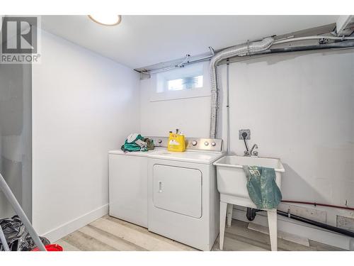 470 Snowsell Street N, Kelowna, BC - Indoor Photo Showing Laundry Room