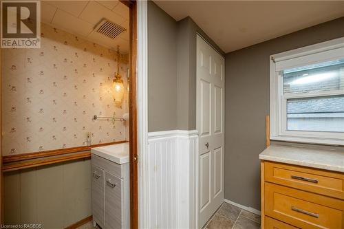 Main level Bathroom - 716 5Th Avenue E, Owen Sound, ON - Indoor Photo Showing Other Room