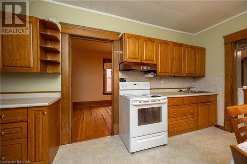 Eat in Kitchen - 716 5Th Avenue E, Owen Sound, ON - Indoor Photo Showing Kitchen With Double Sink