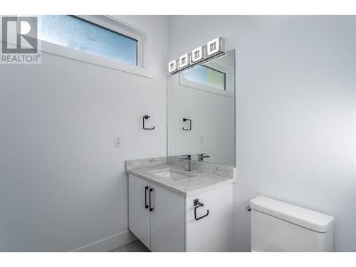 474 Snowsell Street N, Kelowna, BC - Indoor Photo Showing Bathroom