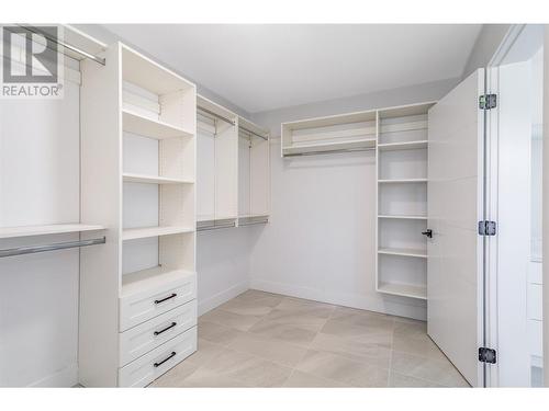 474 Snowsell Street N, Kelowna, BC - Indoor With Storage