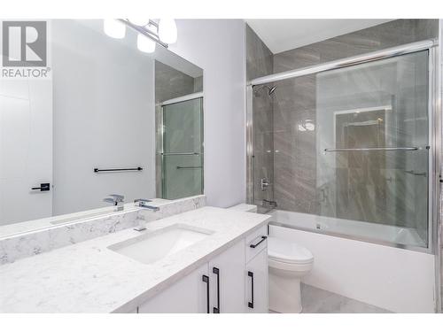 474 Snowsell Street N, Kelowna, BC - Indoor Photo Showing Bathroom