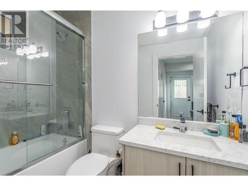 474 Snowsell Street N, Kelowna, BC - Indoor Photo Showing Bathroom