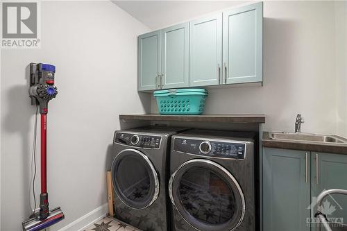 333 Moonlight Drive, Russell, ON - Indoor Photo Showing Laundry Room