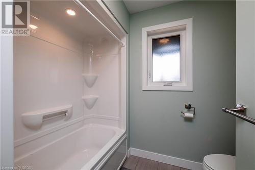 18 Baise Avenue, Tobermory, ON - Indoor Photo Showing Bathroom