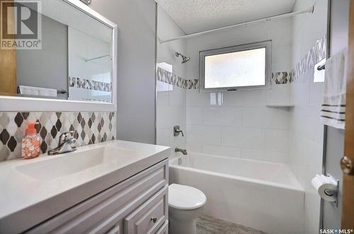 2913 Grant Road, Regina, SK - Indoor Photo Showing Kitchen With Double Sink