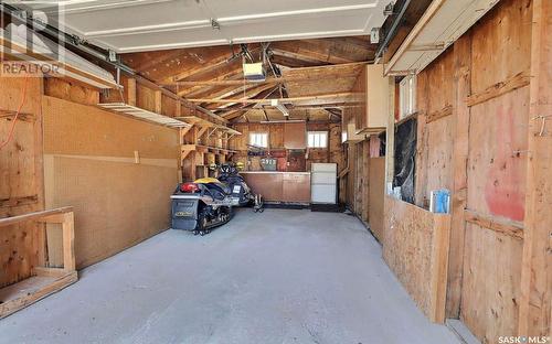 2913 Grant Road, Regina, SK - Indoor Photo Showing Garage