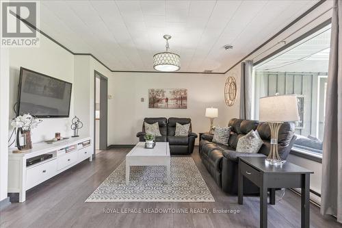 16636 32 Sdrd, Halton Hills, ON - Indoor Photo Showing Living Room