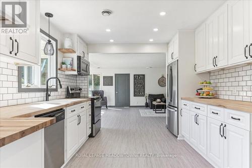 16636 32 Sdrd, Halton Hills, ON - Indoor Photo Showing Kitchen With Upgraded Kitchen