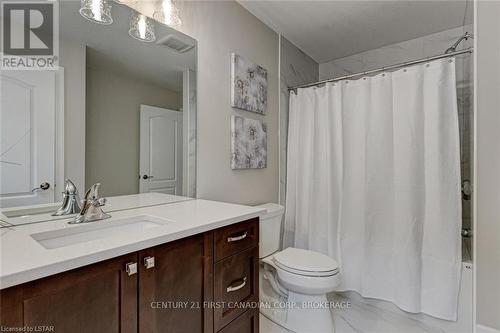 18 Woodmere Path, Middlesex Centre, ON - Indoor Photo Showing Bathroom