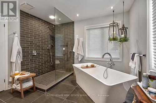1522 Canada Crt, Oakville, ON - Indoor Photo Showing Bathroom