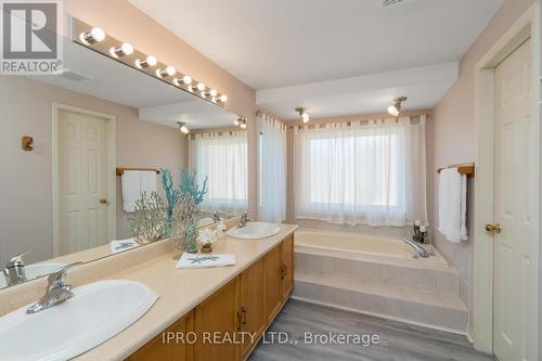 81 Barr Cres, Brampton, ON - Indoor Photo Showing Bathroom