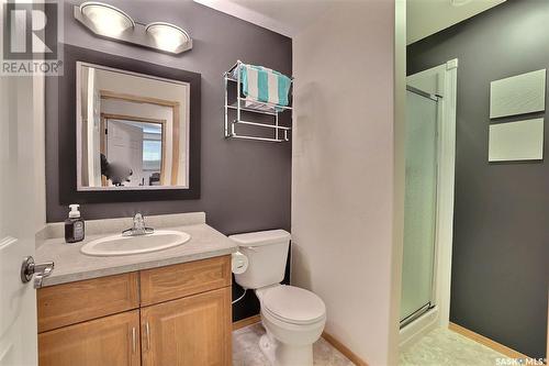 B 9 Angus Road, Regina, SK - Indoor Photo Showing Bathroom