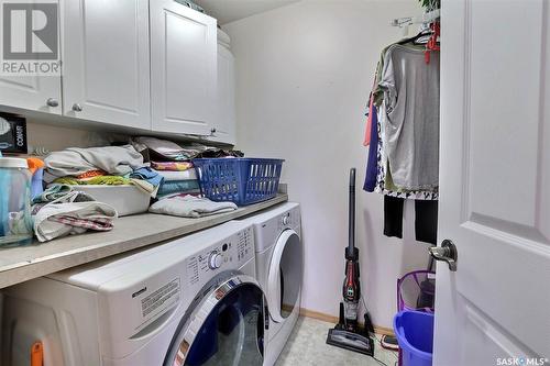 B 9 Angus Road, Regina, SK - Indoor Photo Showing Laundry Room