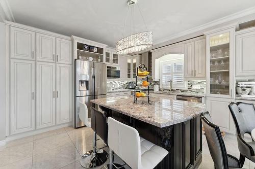 88 Chartwell Circle, Hamilton, ON - Indoor Photo Showing Kitchen With Upgraded Kitchen