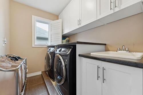 88 Chartwell Circle, Hamilton, ON - Indoor Photo Showing Laundry Room
