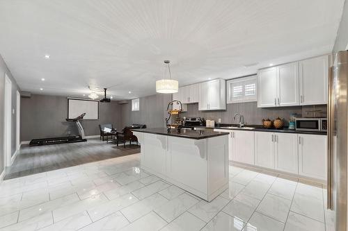 88 Chartwell Circle, Hamilton, ON - Indoor Photo Showing Kitchen