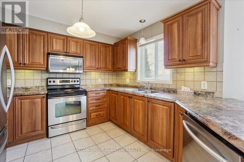 22 Farmstead Cres, Barrie, ON - Indoor Photo Showing Kitchen With Double Sink