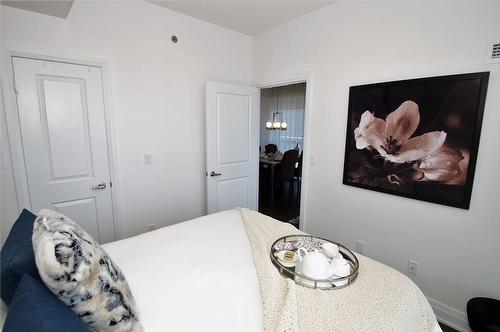 55 Speers Road|Unit #1405, Oakville, ON - Indoor Photo Showing Bedroom