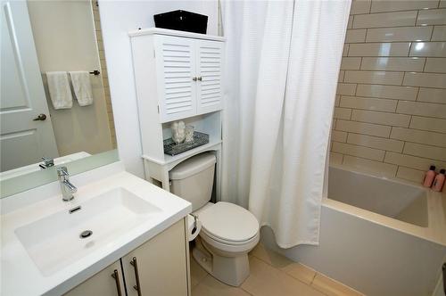 55 Speers Road|Unit #1405, Oakville, ON - Indoor Photo Showing Bathroom